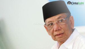 Biografi KH. Ahmad Hasyim Muzadi