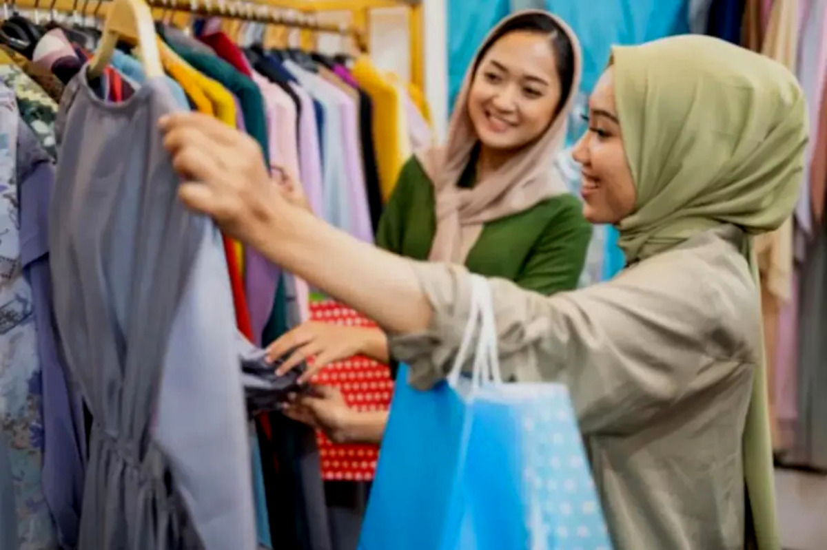 Membeli baju lebaran atau tidak, hal yang paling penting adalah mempersiapkan Hari Raya dengan niat yang baik.